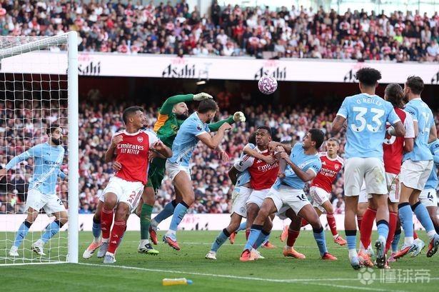 九游体育APP下载罗马训练开放日;今晨临场应变引欢呼;英超在即;球队文化再被提及的简单介绍